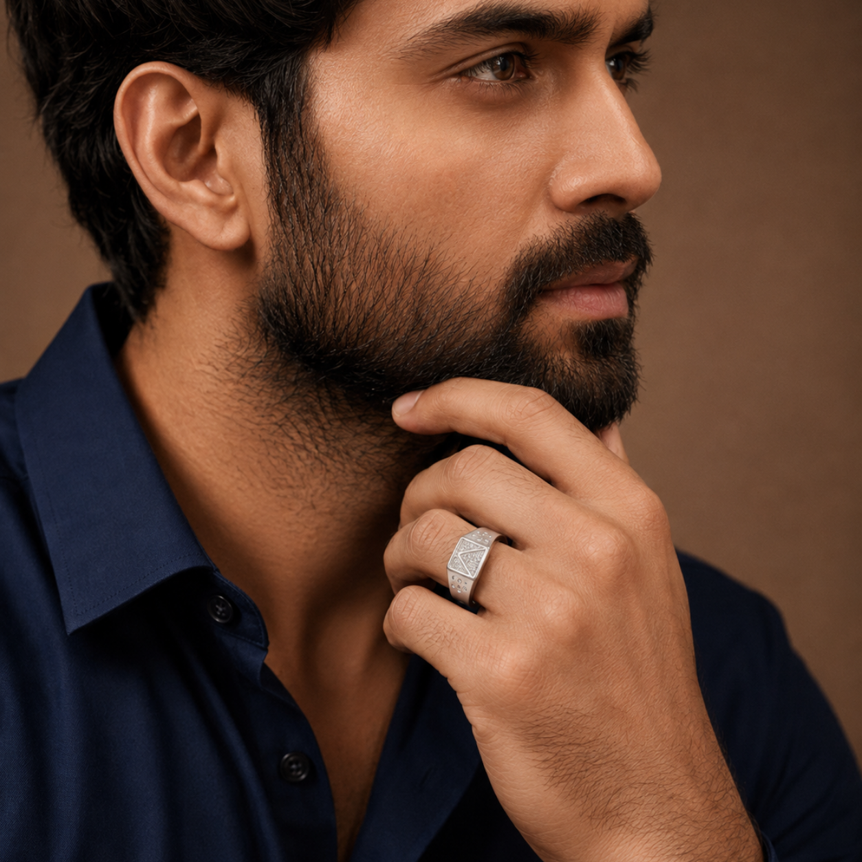 Elegant Centre Silver Ring